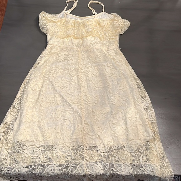 High low lacy dress - Picture 2 of 3